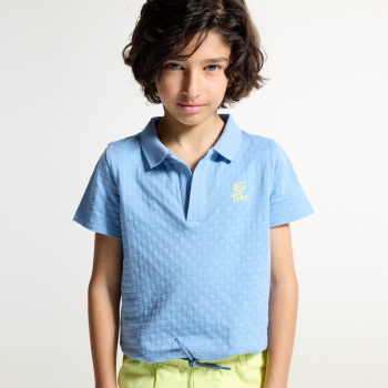 قميص بولو منقوش بأكمام قصيرة أزرق اللون للأولاد 